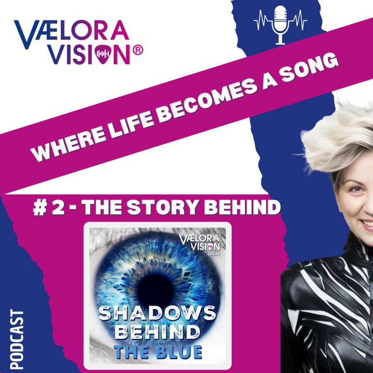 Podcast-Ankündigung mit dem Titel „Shadows Behind the Blue“ und einer Künstlerin.